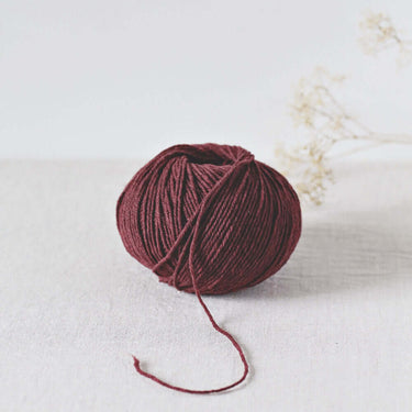 De Rerum Natura | Gilliatt | Merino Yarn, Colour: Amarante, Gilliatt a gorgeous merino wool yarn. An Arran to Worsted weight yarn, top pick for jumper yarn. One of the besting selling merino yarns, from De Rerum Natura, Knit With Me