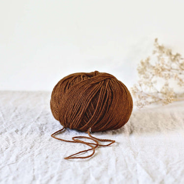De Rerum Natura | Gilliatt | Merino Yarn, Colour: Caramel, Gilliatt a gorgeous merino wool yarn. An Arran to Worsted weight yarn, top pick for jumper yarn. One of the besting selling merino yarns, from De Rerum Natura, Knit With Me