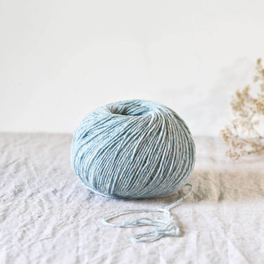 De Rerum Natura | Gilliatt | Merino Yarn, Colour: Ciel, Gilliatt a gorgeous merino wool yarn. An Arran to Worsted weight yarn, top pick for jumper yarn. One of the besting selling merino yarns, from De Rerum Natura, Knit With Me