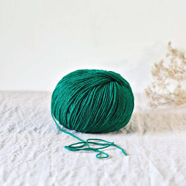 De Rerum Natura | Gilliatt | Merino Yarn, Colour: Emeraude, Gilliatt a gorgeous merino wool yarn. An Arran to Worsted weight yarn, top pick for jumper yarn. One of the besting selling merino yarns, from De Rerum Natura, Knit With Me