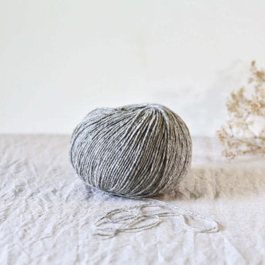 De Rerum Natura | Gilliatt | Merino Yarn, Colour: Goeland, Gilliatt a gorgeous merino wool yarn. An Arran to Worsted weight yarn, top pick for jumper yarn. One of the besting selling merino yarns, from De Rerum Natura, Knit With Me