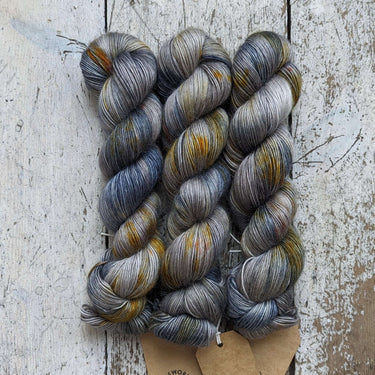 Ainsworth & Prin Merino Floof Singles | Soft Mohair Blend Yarn, Color: Feather, Merino Floof Singles by Ainsworth & Prin – a soft, airy yarn of 56% Superwash Merino and 44% Kid Mohair. 100g skein with 400m. Perfect for garments., Knit With Me