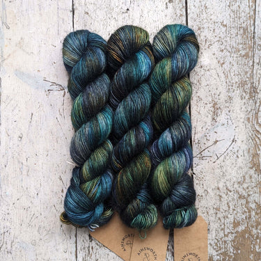 Ainsworth & Prin Merino Floof Singles | Soft Mohair Blend Yarn, Color: Dark Tide, Merino Floof Singles by Ainsworth & Prin – a soft, airy yarn of 56% Superwash Merino and 44% Kid Mohair. 100g skein with 400m. Perfect for garments., Knit With Me
