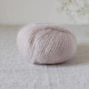 De Rerum Natura| Bérénice | Goat Fibres | Soft Yarn, Color: Avoine, Bérénice is a unique blend of animal welfare Angora goat and the soft, plump Merino wool from organic Merinos d'Arles. Fingering yarn, dyed from ecological dye, Knit With Me