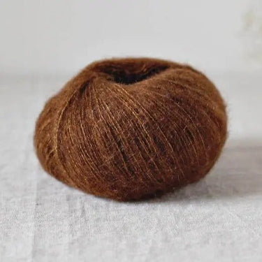 De Rerum Natura| Bérénice | Goat Fibres | Soft Yarn, Color: Caramel, Bérénice is a unique blend of animal welfare Angora goat and the soft, plump Merino wool from organic Merinos d'Arles. Fingering yarn, dyed from ecological dye, Knit With Me