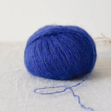 Bérénice lace weight yarn in blue, made with Angora goat fibres and organic Merinos d'Arles, around shiny silk, dyed ecologically.