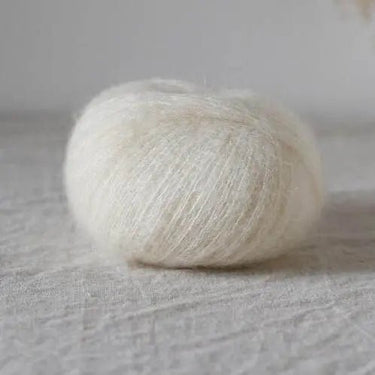 De Rerum Natura| Bérénice | Goat Fibres | Soft Yarn, Color: Creme, Bérénice is a unique blend of animal welfare Angora goat and the soft, plump Merino wool from organic Merinos d'Arles. Fingering yarn, dyed from ecological dye, Knit With Me