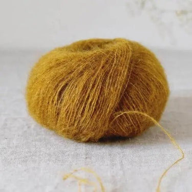 De Rerum Natura| Bérénice | Goat Fibres | Soft Yarn, Color: Dore, Bérénice is a unique blend of animal welfare Angora goat and the soft, plump Merino wool from organic Merinos d'Arles. Fingering yarn, dyed from ecological dye, Knit With Me