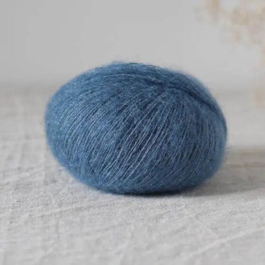De Rerum Natura| Bérénice | Goat Fibres | Soft Yarn, Color: I'heure Bleue, Bérénice is a unique blend of animal welfare Angora goat and the soft, plump Merino wool from organic Merinos d'Arles. Fingering yarn, dyed from ecological dye, Knit With Me