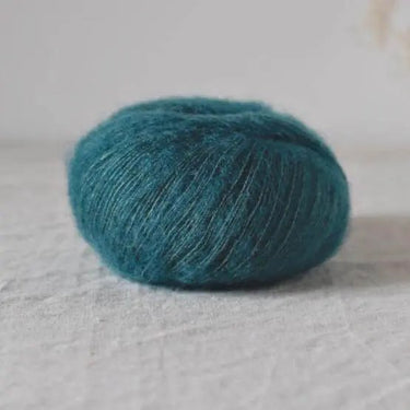 De Rerum Natura| Bérénice | Goat Fibres | Soft Yarn, Color: Irose, Bérénice is a unique blend of animal welfare Angora goat and the soft, plump Merino wool from organic Merinos d'Arles. Fingering yarn, dyed from ecological dye, Knit With Me