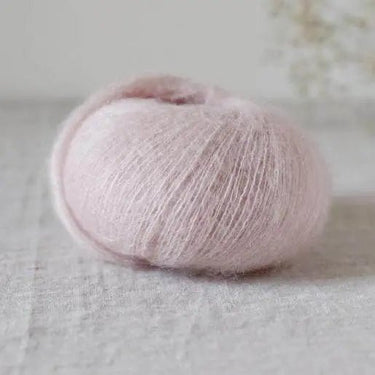 De Rerum Natura| Bérénice | Goat Fibres | Soft Yarn, Color: Tutu, Bérénice is a unique blend of animal welfare Angora goat and the soft, plump Merino wool from organic Merinos d'Arles. Fingering yarn, dyed from ecological dye, Knit With Me