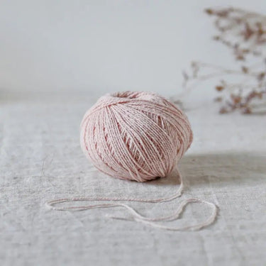 De Rerum Natura | Candide Yarn | Light Wool-Cotton Blend, Colour: Eau De Rose, De Rerum Natura Candide is a soft wool-cotton blend yarn, perfect for spring knits. Naturally dyed, eco-friendly, and ideal for textured stitches. Shop now!, Knit With Me