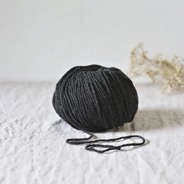 De Rerum Natura | Cyrano | Chunky Yarn, Color: Fusain, Discover Cyrano by De Rerum Natura, a soft chunky yarn perfect for chunky knit blankets, chunky knitting wool, and cosy projects. Shop this aran wool now!, Knit With Me