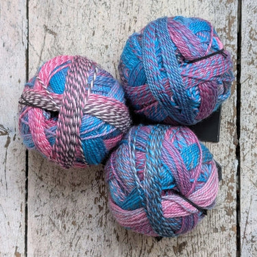 Schoppel | Edition 3 | Sport Weight Yarn, colour: Rosetta 2399, Extra-fine merino wool from Schoppel with stunning gradient colourway, from superwash wool. This machine washable merino yarn is an alternative for spincycle, Knit With Me
