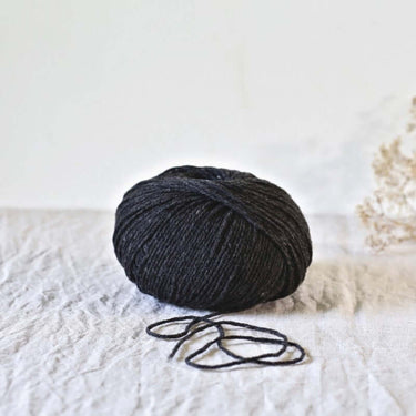 De Rerum Natura | Gilliatt | Merino Yarn, Colour: Fusain, Gilliatt a gorgeous merino wool yarn. An Arran to Worsted weight yarn, top pick for jumper yarn. One of the besting selling merino yarns, from De Rerum Natura, Knit With Me