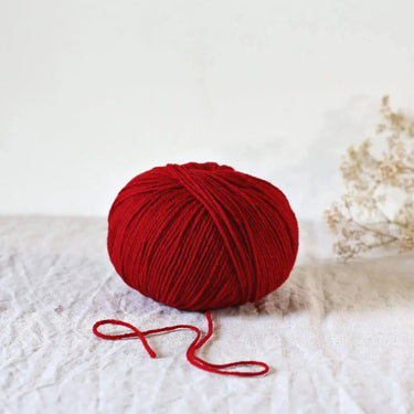 De Rerum Natura | Gilliatt | Merino Yarn, Colour: Pavot, Gilliatt a gorgeous merino wool yarn. An Arran to Worsted weight yarn, top pick for jumper yarn. One of the besting selling merino yarns, from De Rerum Natura, Knit With Me