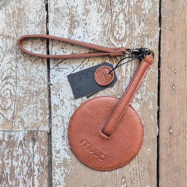 Gyrit Yarn Holder | muud premium knitting accessories in Rich Brown option at Knit With Me yarn shop