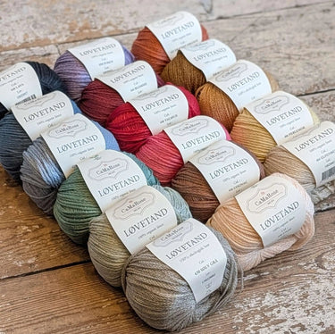 Løvetand by CaMaRose organic linen yarn in various colors, ideal for summer knitwear and crochet projects like tops and beach bags.