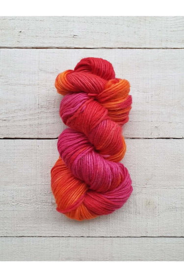 Manos del Uruguay | Maxima Yarn | Soft Hand-Dyed Merino Wool, Colour: peach melba, Maxima by Manos del Uruguay is 100% extrafine merino, hand-dyed in vibrant shades. Soft, ethical, and ideal for cosy knits. Perfect for beginners & beyond!, Knit With Me