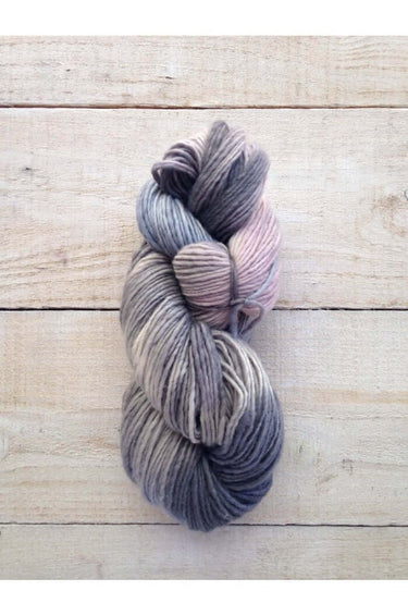 Manos del Uruguay | Maxima Yarn | Soft Hand-Dyed Merino Wool, Colour: marble, Maxima by Manos del Uruguay is 100% extrafine merino, hand-dyed in vibrant shades. Soft, ethical, and ideal for cosy knits. Perfect for beginners & beyond!, Knit With Me