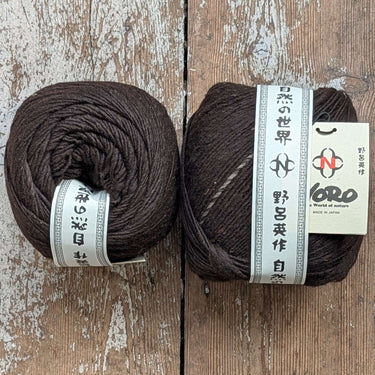 Noro Haunui merino wool in natural color from Taranui farm, New Zealand, 200g skeins, showcasing un-dyed and unique fibers.