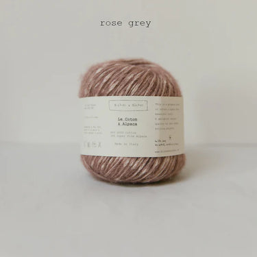 Le Coton & Alpaca yarn in rose grey by Biches & Buches, featuring a blend of GOTS cotton and Super Fine Alpaca for soft knitting projects.