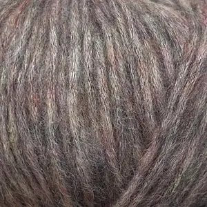 Close-up of Snefnug yarn by CaMaRose, showcasing its soft texture and blend of baby alpaca, merino wool, and organic cotton.