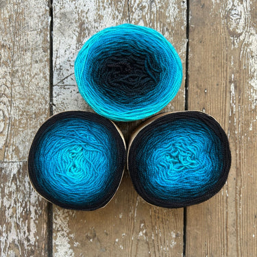 Snek | Bilum | Hand - dyed Gradient Colour Changing in 31 TAMARA option at Knit With Me yarn shop