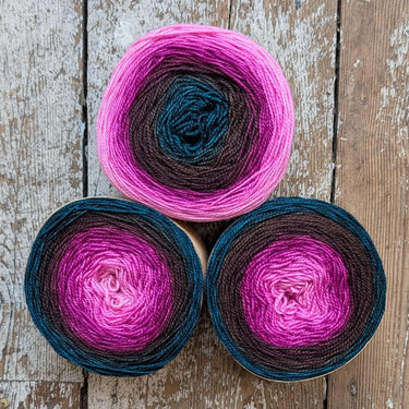 Snek | Bilum | Hand-dyed Gradient Colour Changing - Knit With Me