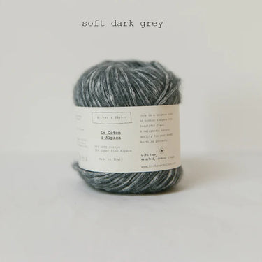 Soft dark grey yarn ball of Le Coton & Alpaca by Biches & Buches, featuring a soft blend of GOTS cotton and Super Fine Alpaca.