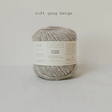 Le Coton & Alpaca yarn in soft grey beige by Biches & Buches, 66% GOTS cotton, 34% Super Fine Alpaca, ideal for spring and autumn.