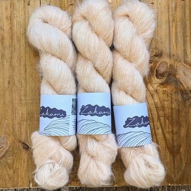 Zakami | Suri Fluff Lace | Baby Suri Alpaca & Silk Yarn, Colour: Each Peach, This incredibly soft blend of Baby Suri Alpaca and Silk is an absolute dream. So very soft and light. It can be used on it's own or held together with a strand of heavier weight
