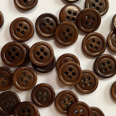 11mm Brown stained glossy button in a pile, size 11mm, bone material, design number 4791 - A3