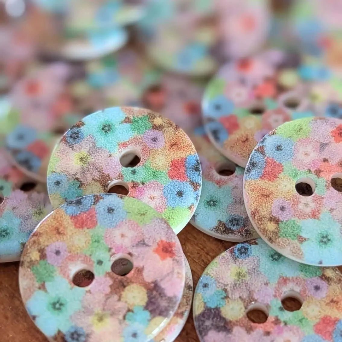 15mm multi colour floral shell buttons – Knit With Me