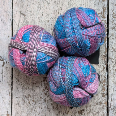 Schoppel | Edition 3 | Sport Weight Yarn, colour: Rosetta 2399, Extra-fine merino wool from Schoppel with stunning gradient colourway, from superwash wool. This machine washable merino yarn is an alternative for spincycle, Knit With Me