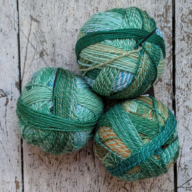 Schoppel | Edition 3 | Sport Weight Yarn, colour: Three Greens 2585, Extra-fine merino wool from Schoppel with stunning gradient colourway, from superwash wool. This machine washable merino yarn is an alternative for spincycle, Knit With Me