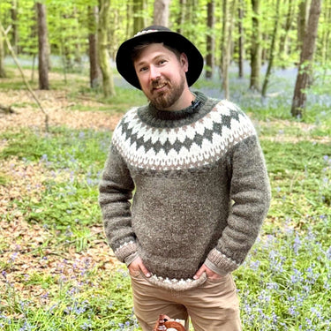 Introduction to Spinning,Join Matthew’s hand spinning workshop & turn raw fleece into your own yarn! Learn washing, carding & spinning with rare British wool. 6 hours, 4 students max.