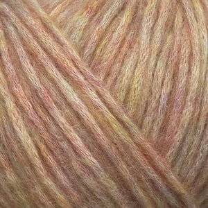 Snefnug yarn by CaMaRose, soft blend of baby alpaca, merino wool, organic cotton in pastel shades, close-up view