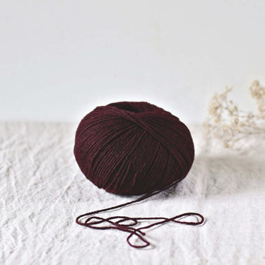 De Rerum Natura | Gilliatt | Merino Yarn, Colour: Merlot, Gilliatt a gorgeous merino wool yarn. An Arran to Worsted weight yarn, top pick for jumper yarn. One of the besting selling merino yarns, from De Rerum Natura, Knit With Me