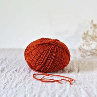 De Rerum Natura | Gilliatt | Merino Yarn, Gilliatt a gorgeous merino wool yarn. An Arran to Worsted weight yarn, top pick for jumper yarn. One of the besting selling merino yarns, from De Rerum Natura, Knit With Me