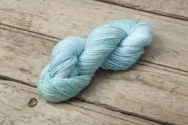 Manos del Uruguay | Maxima Yarn | Soft Hand-Dyed Merino Wool, Colour: oxygen, Maxima by Manos del Uruguay is 100% extrafine merino, hand-dyed in vibrant shades. Soft, ethical, and ideal for cosy knits. Perfect for beginners & beyond!, Knit With Me