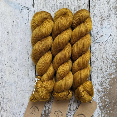 Ainsworth & Prin Merino Floof Singles | Soft Mohair Blend Yarn, Color: Fool's Gold, Merino Floof Singles by Ainsworth & Prin – a soft, airy yarn of 56% Superwash Merino and 44% Kid Mohair. 100g skein with 400m. Perfect for garments., Knit With Me