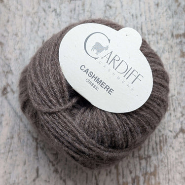 Cardiff Cashmere Classic pure hand-knitting yarn in soft brown, 100% cashmere, perfect for luxurious knitting projects.