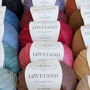 Løvetand by CaMaRose organic linen yarn in various colors, ideal for summer knitwear and crochet projects.