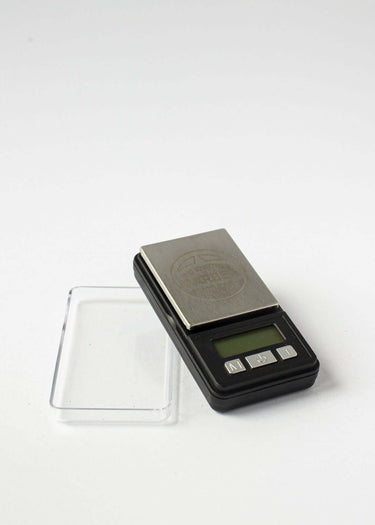 Digital Pocket Scale for weighing yarn, fits project bags, maximum capacity 200 grams, essential tool for knitters and crafters.