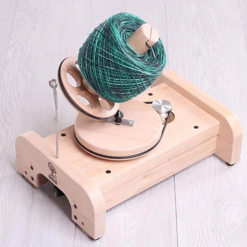 Ashford e-Ball Winder 電動毛糸玉巻き機 Ashford Electric Ball Winder - High Quality Yarn Tool – Knit With Me