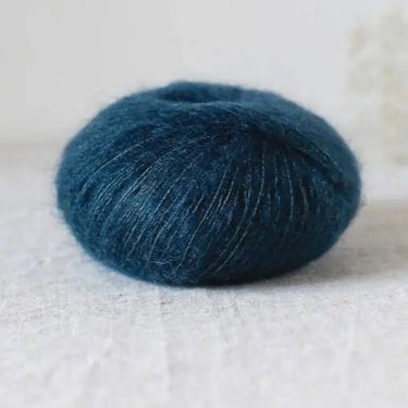 De Rerum Natura| Bérénice | Goat Fibres | Soft Yarn, Color: Belle Etoile, Bérénice is a unique blend of animal welfare Angora goat and the soft, plump Merino wool from organic Merinos d'Arles. Fingering yarn, dyed from ecological dye, Knit With Me