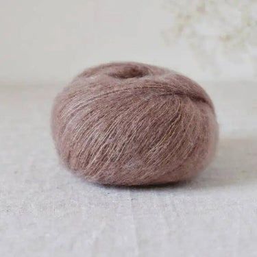 De Rerum Natura| Bérénice | Goat Fibres | Soft Yarn, Color: Chocolate Chaud, Bérénice is a unique blend of animal welfare Angora goat and the soft, plump Merino wool from organic Merinos d'Arles. Fingering yarn, dyed from ecological dye, Knit With Me