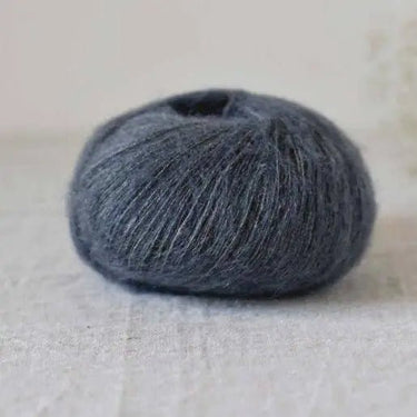 De Rerum Natura| Bérénice | Goat Fibres | Soft Yarn, Color: Crepuscule, Bérénice is a unique blend of animal welfare Angora goat and the soft, plump Merino wool from organic Merinos d'Arles. Fingering yarn, dyed from ecological dye, Knit With Me