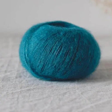 De Rerum Natura| Bérénice | Goat Fibres | Soft Yarn, Color: Libellule, Bérénice is a unique blend of animal welfare Angora goat and the soft, plump Merino wool from organic Merinos d'Arles. Fingering yarn, dyed from ecological dye, Knit With Me